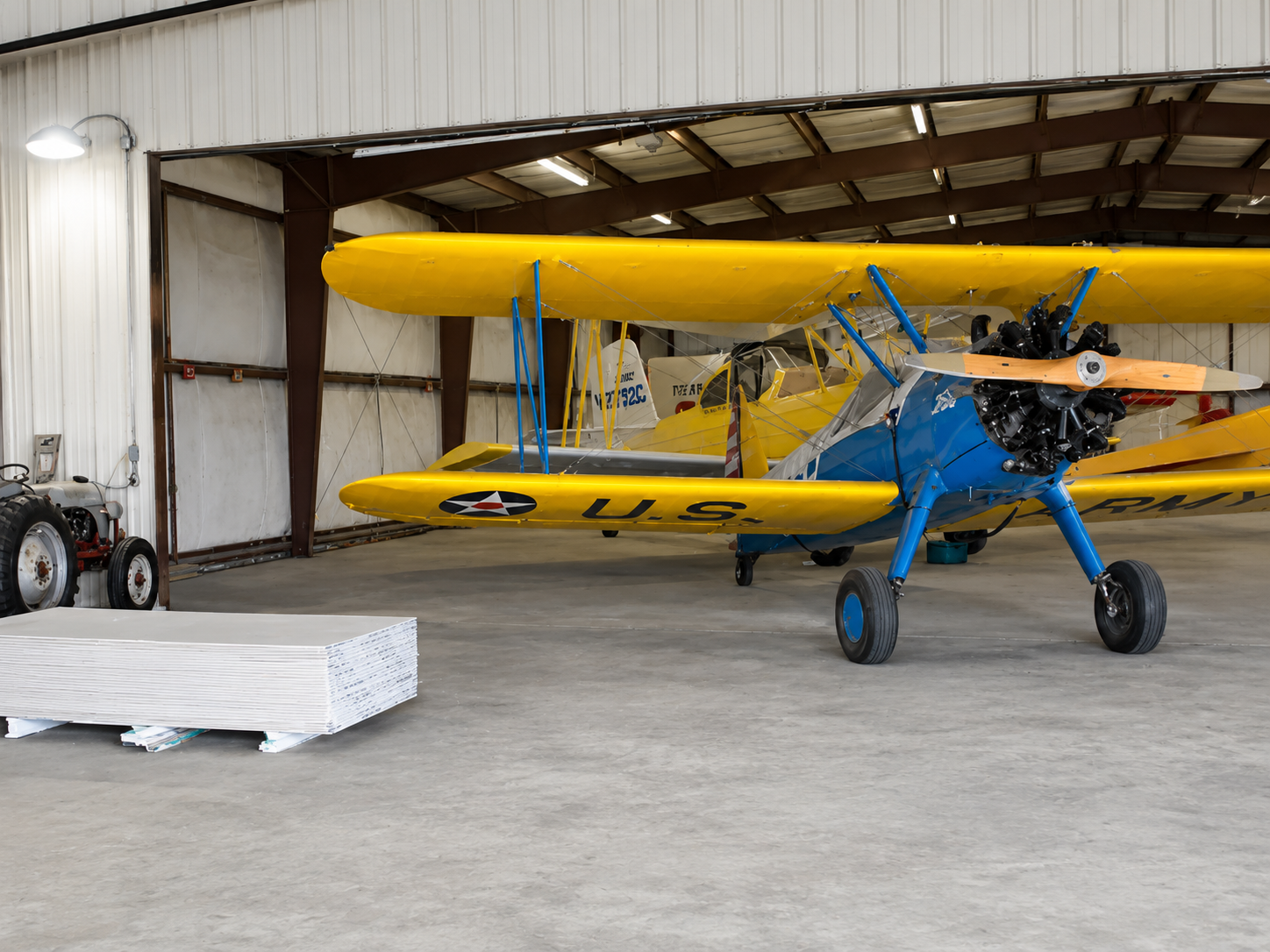 Airplane hangar epoxy floor, project 2