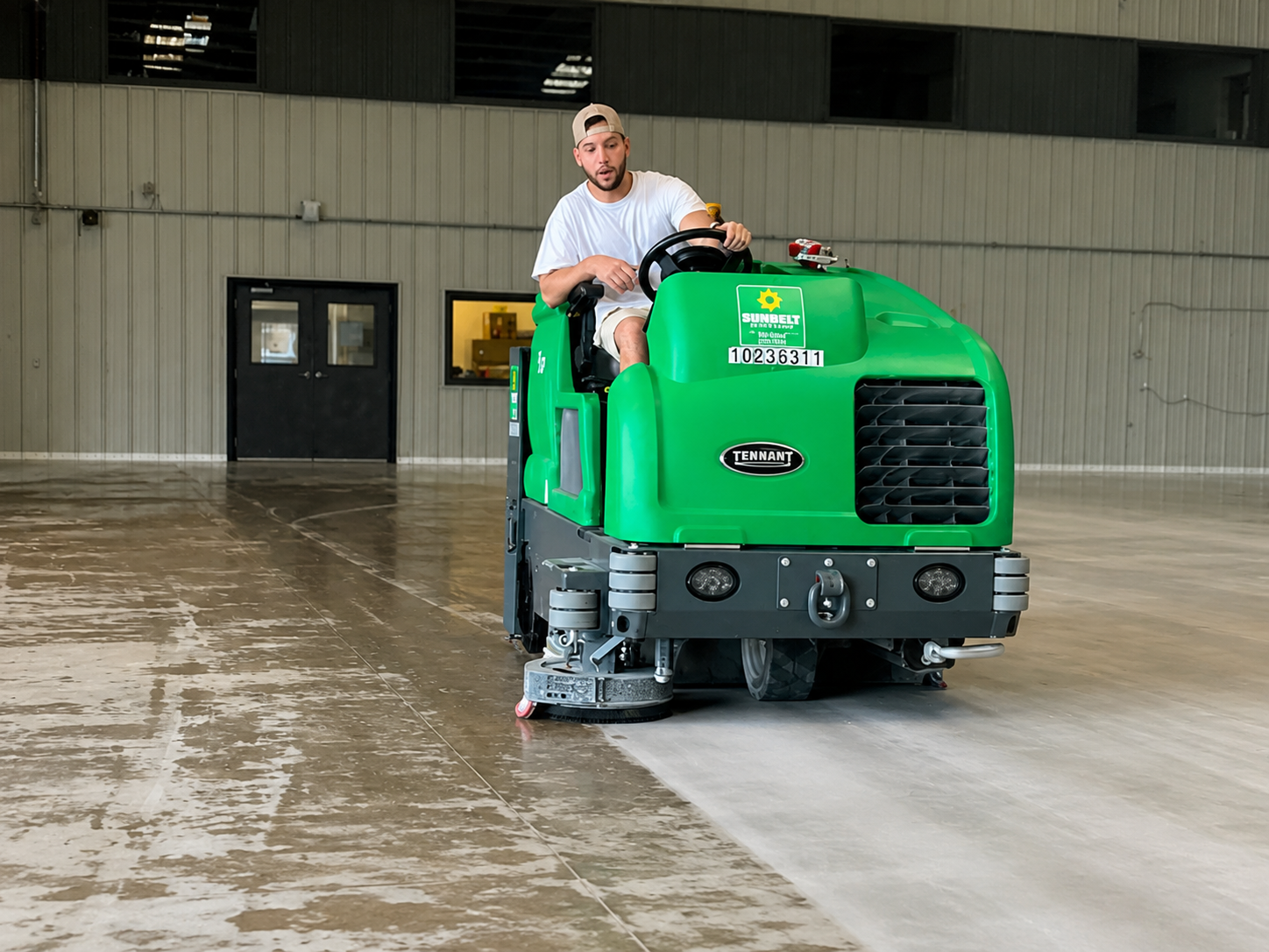Airplane hangar epoxy floor, project 4